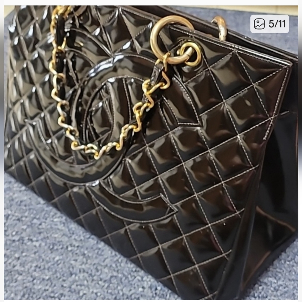 Chanel Black Quilted Women's Bag - Picture 6 of 7